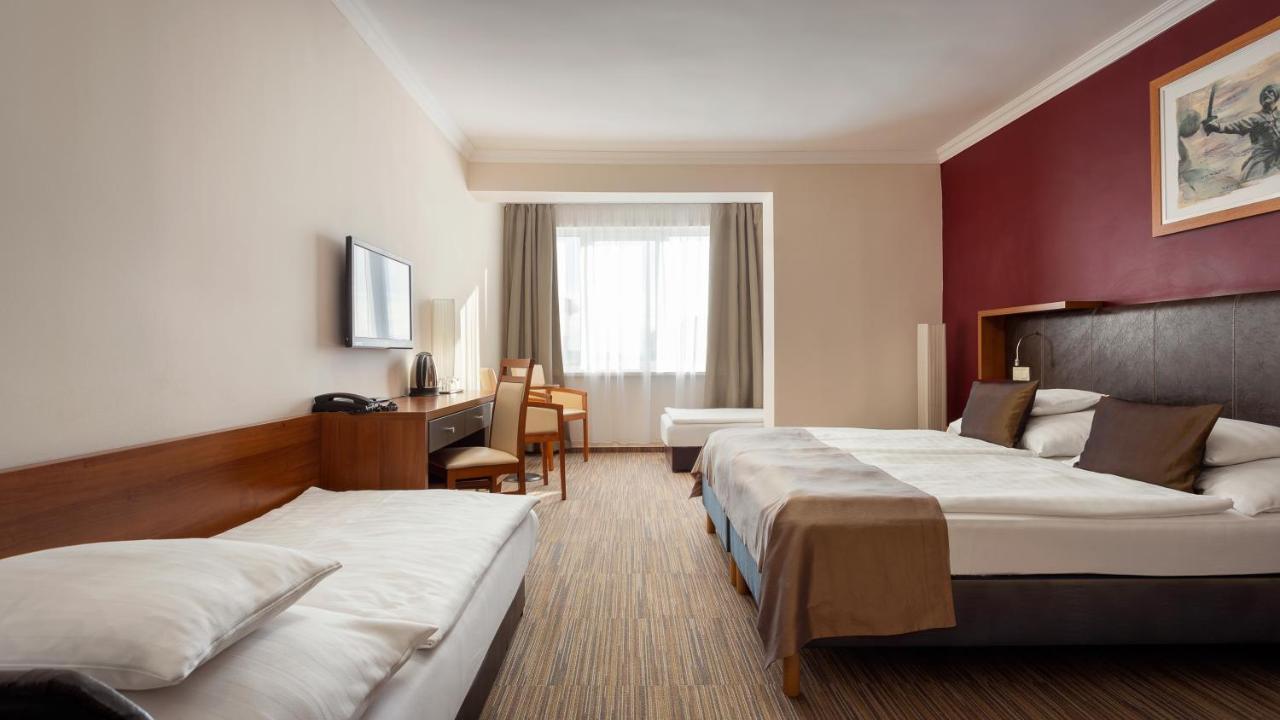 Hotel Eger & Park ภายนอก รูปภาพ