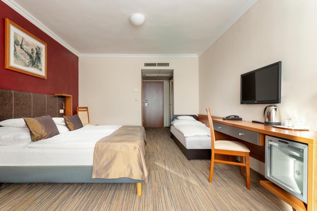 Hotel Eger & Park ภายนอก รูปภาพ