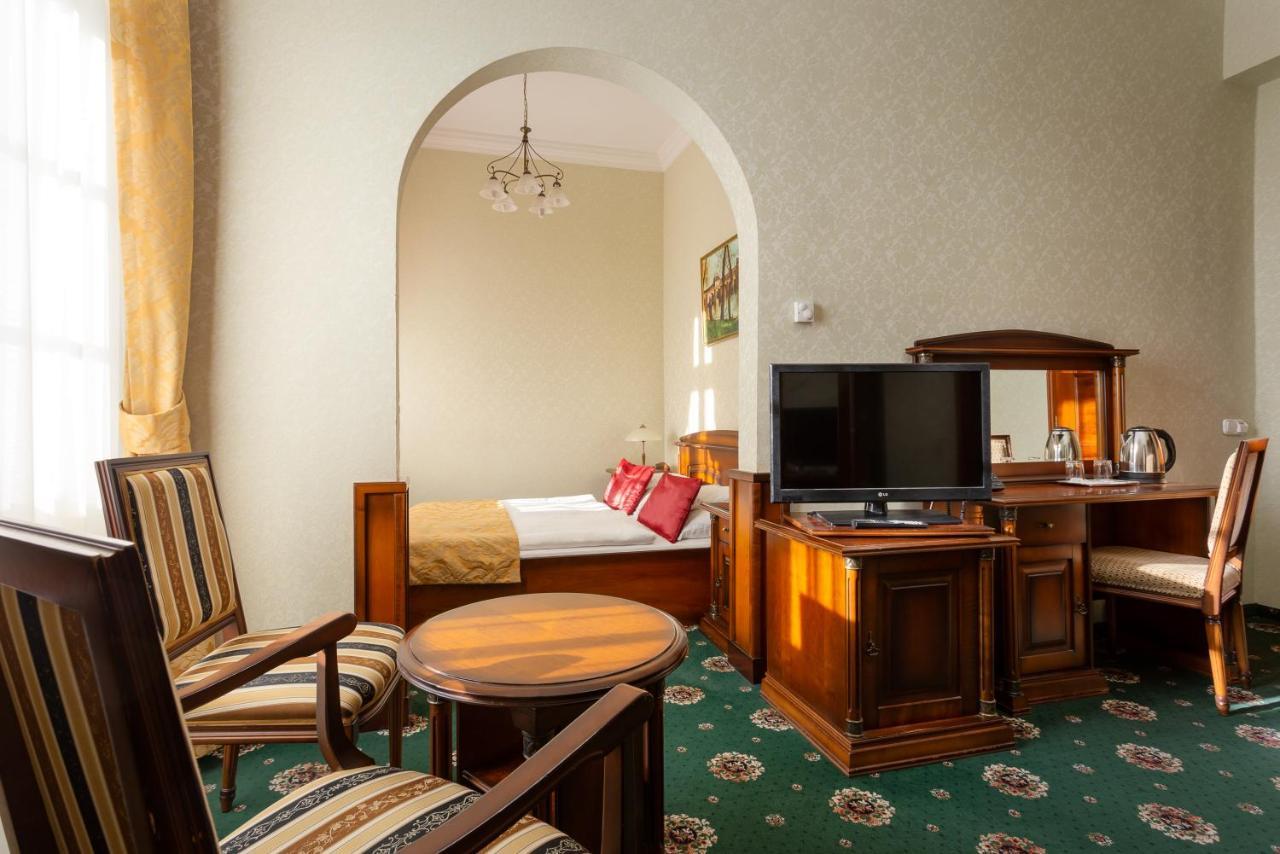 Hotel Eger & Park ภายนอก รูปภาพ