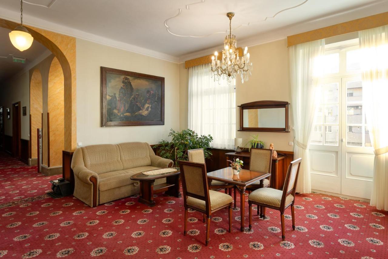 Hotel Eger & Park ภายนอก รูปภาพ