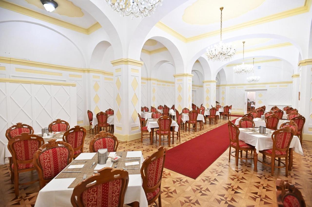 Hotel Eger & Park ภายนอก รูปภาพ