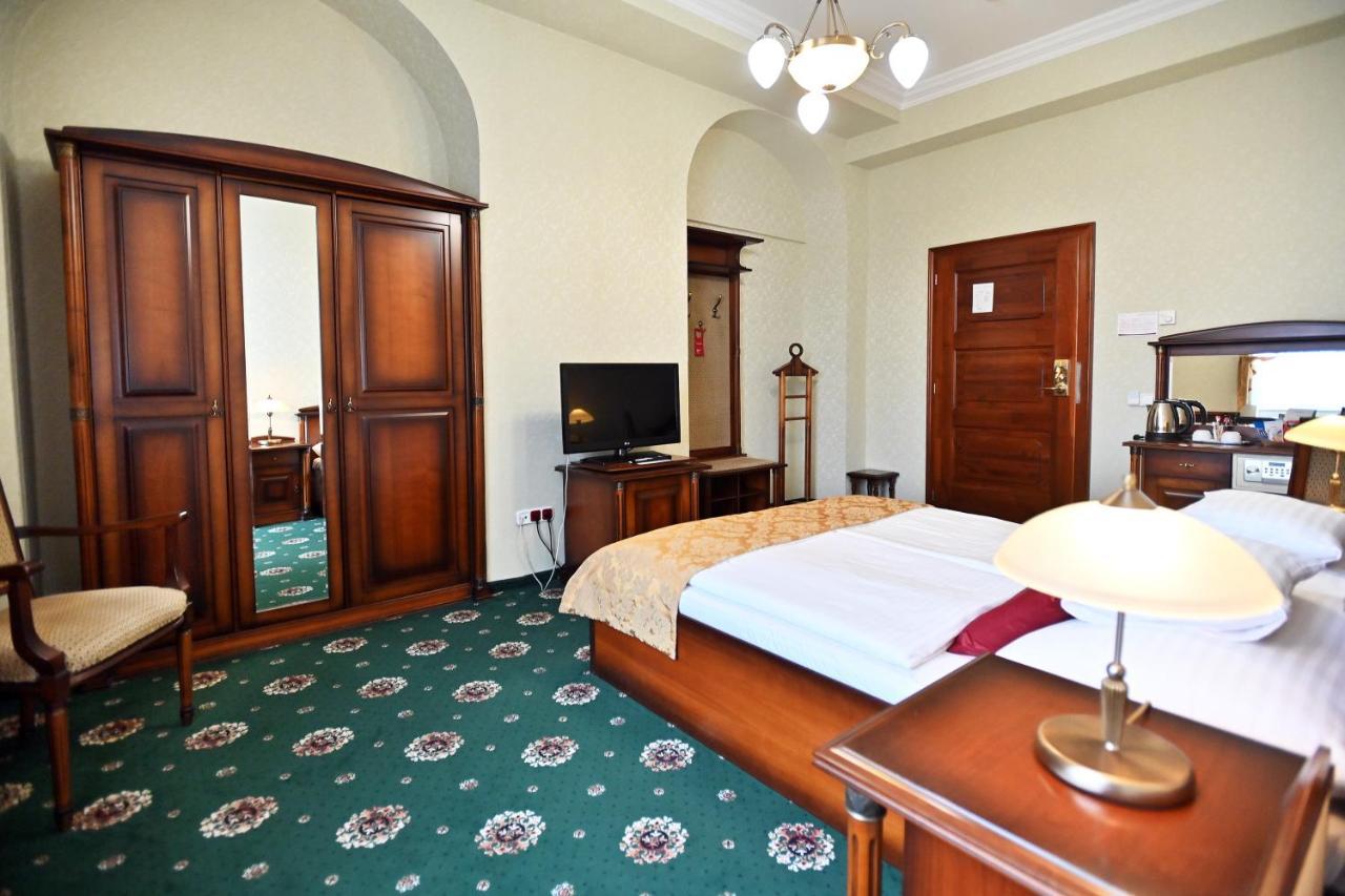 Hotel Eger & Park ภายนอก รูปภาพ