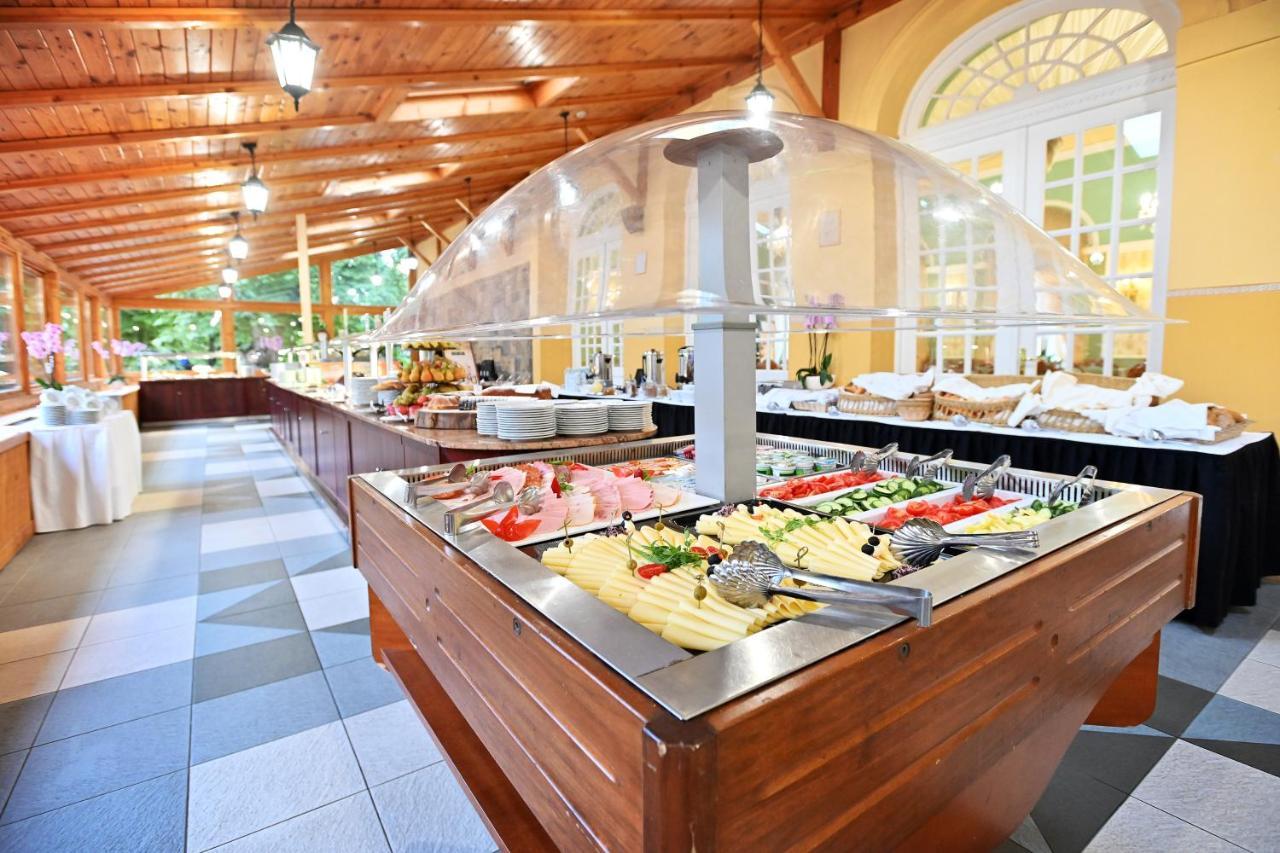 Hotel Eger & Park ภายนอก รูปภาพ