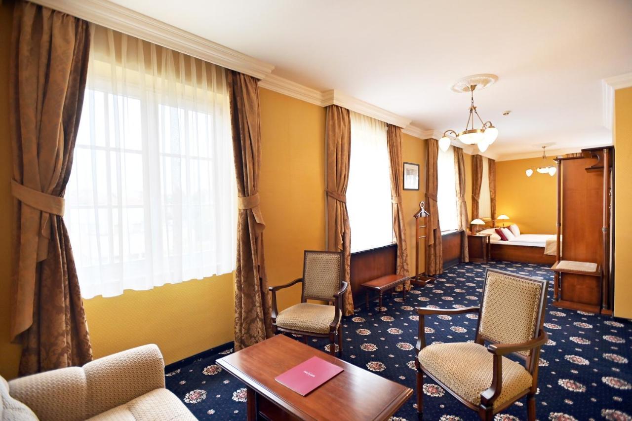 Hotel Eger & Park ภายนอก รูปภาพ
