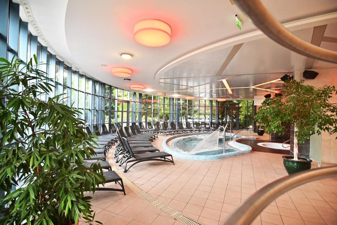 Hotel Eger & Park ภายนอก รูปภาพ