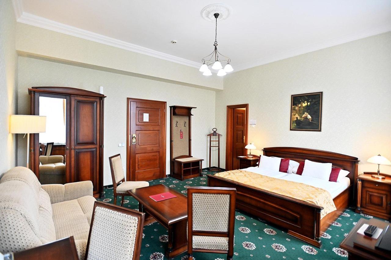 Hotel Eger & Park ภายนอก รูปภาพ