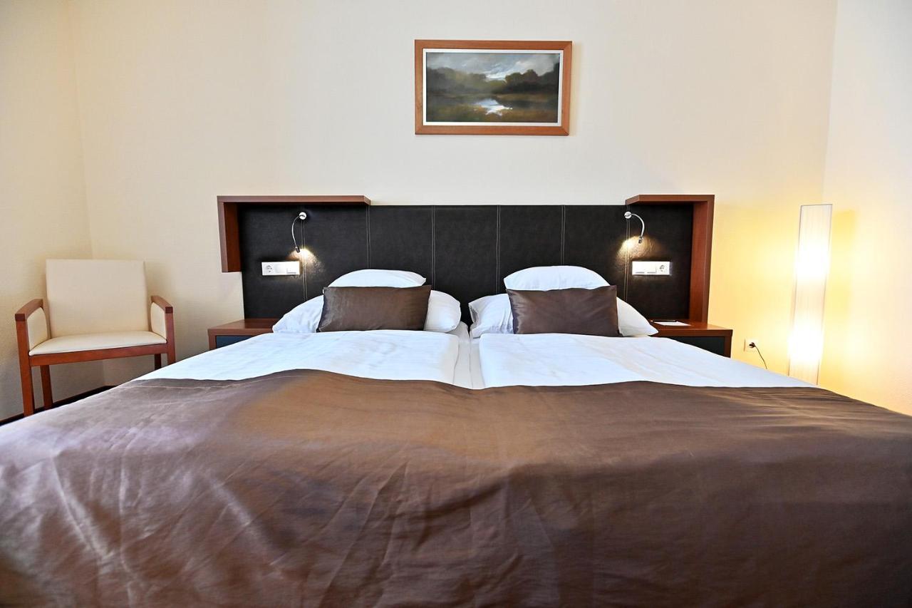 Hotel Eger & Park ภายนอก รูปภาพ