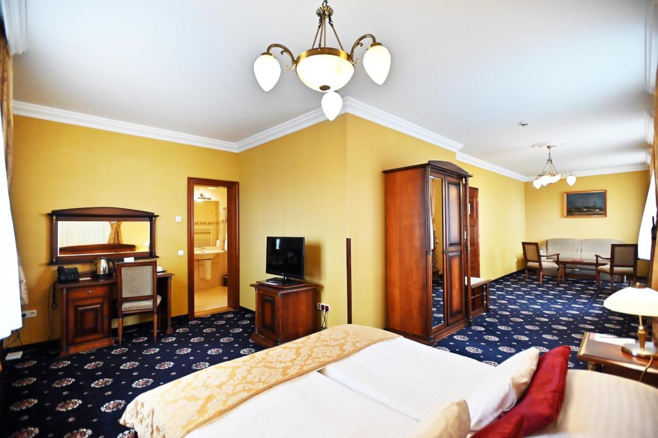 Hotel Eger & Park ภายนอก รูปภาพ