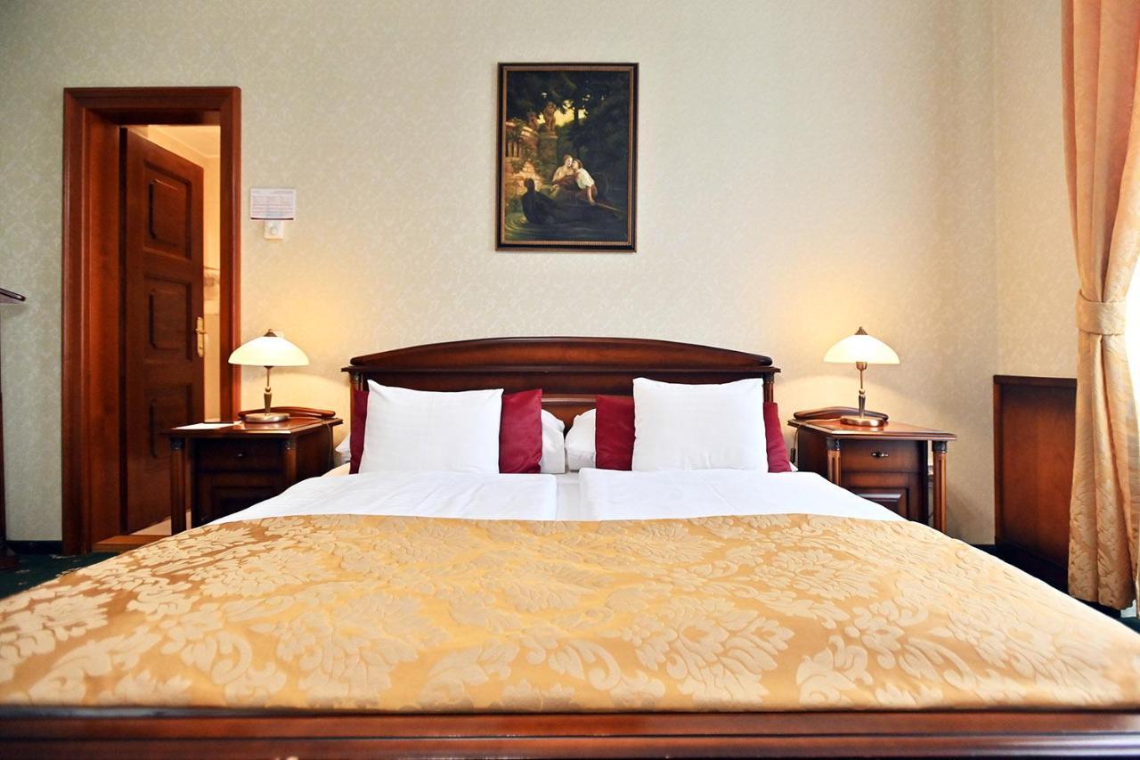 Hotel Eger & Park ภายนอก รูปภาพ