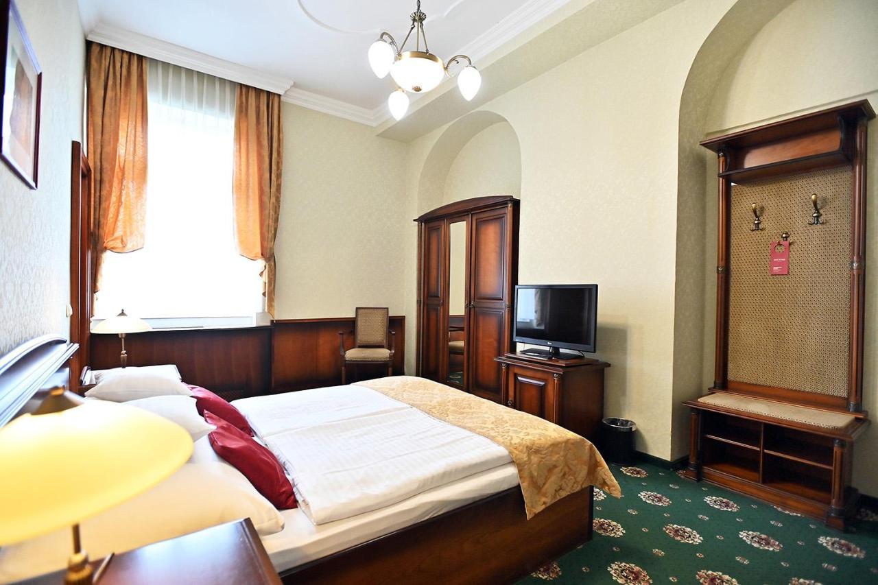 Hotel Eger & Park ภายนอก รูปภาพ