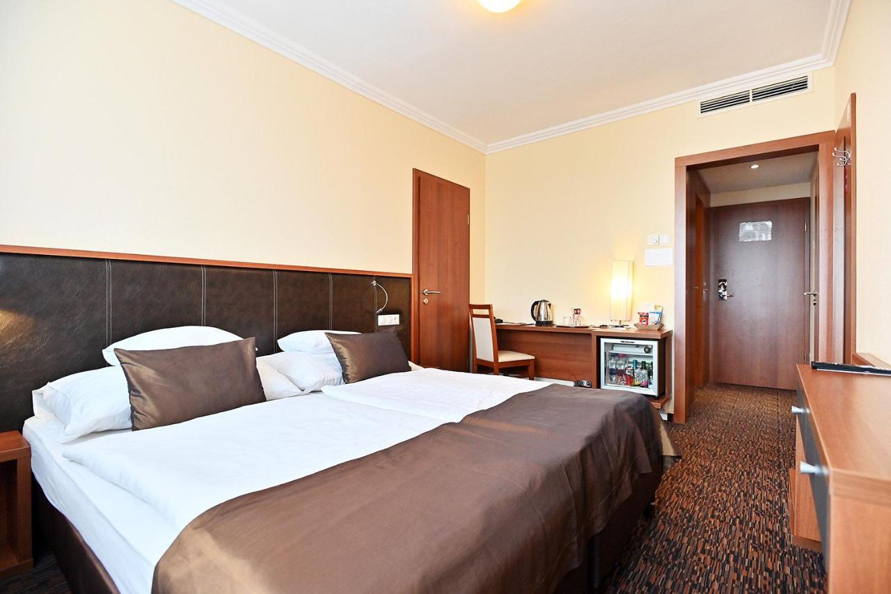 Hotel Eger & Park ภายนอก รูปภาพ