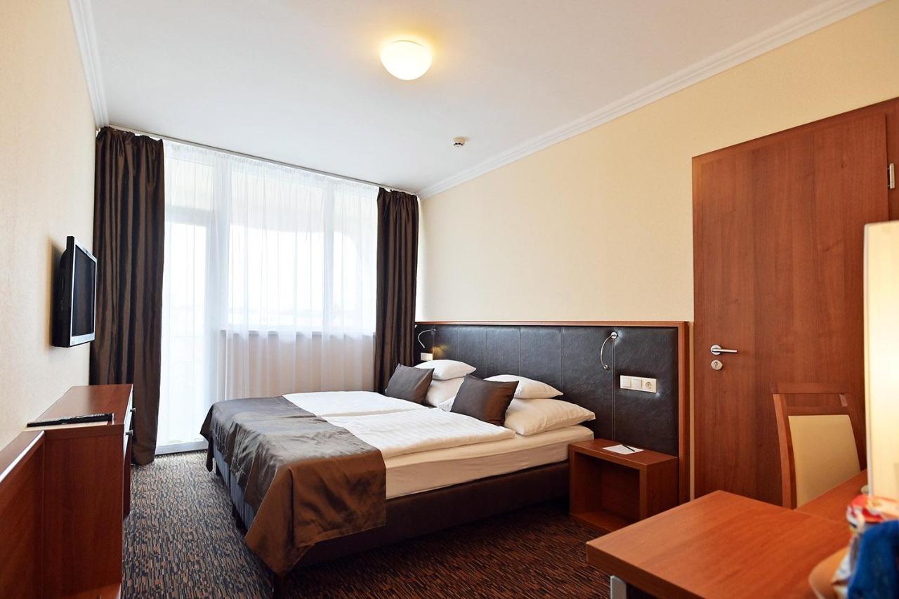 Hotel Eger & Park ภายนอก รูปภาพ